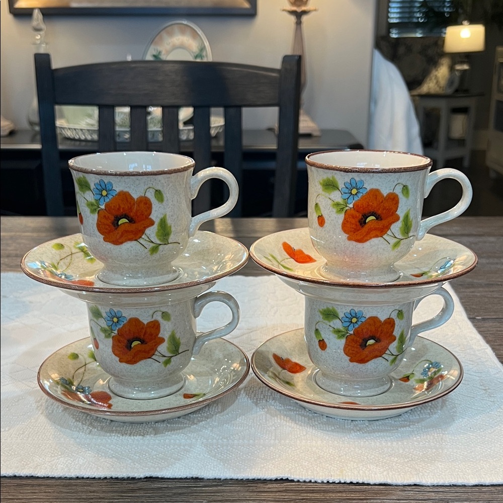 Mikasa Stylemanor Poppy Parade 4 Cups/4 Saucers Vintage 1977-79 Discontinued